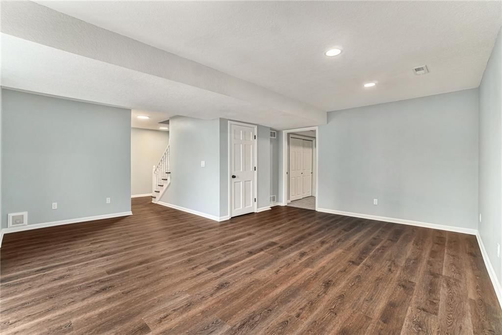 1104 Williamsburg Place — photo 33