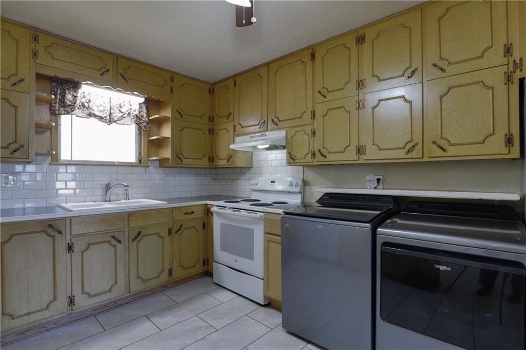 2311 QUEEN RIDGE Drive — photo 12