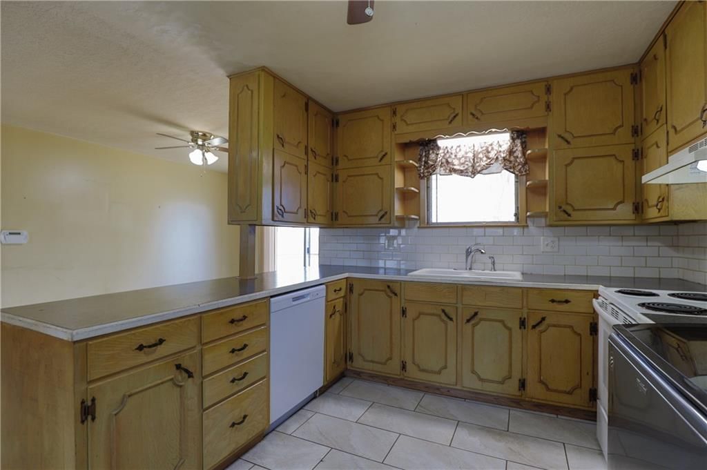 2311 QUEEN RIDGE Drive — photo 13