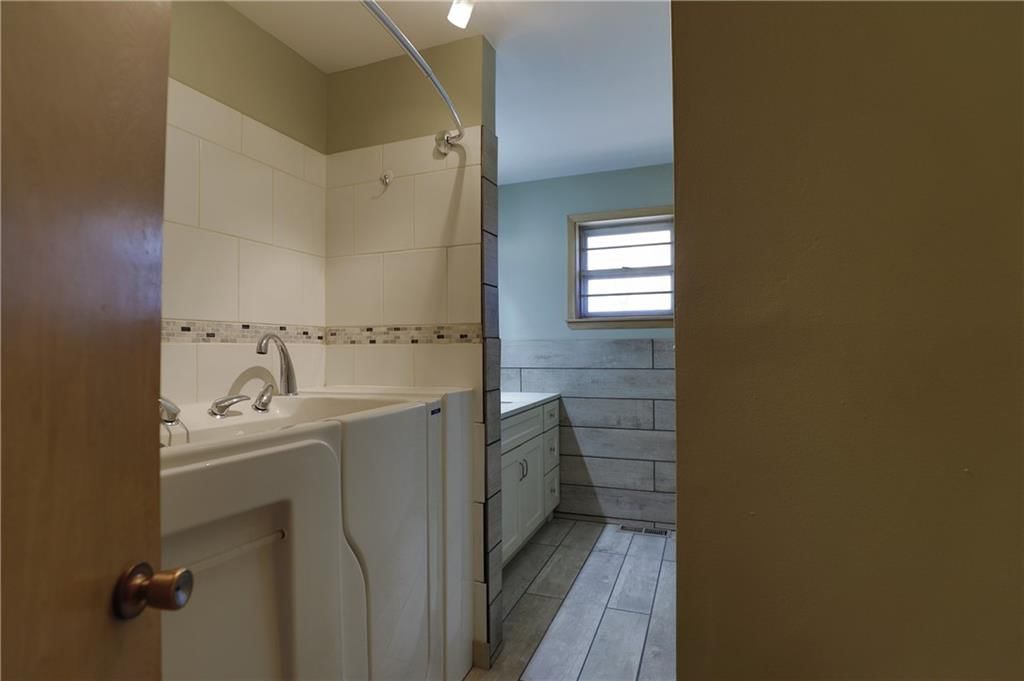 2311 QUEEN RIDGE Drive — photo 25