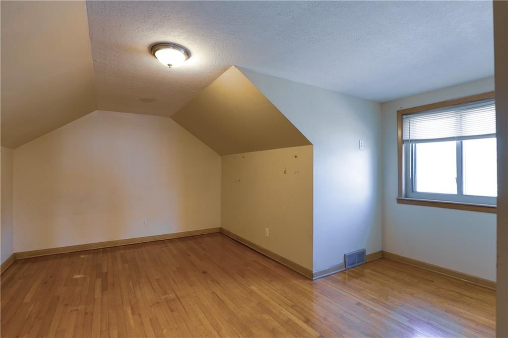 2311 QUEEN RIDGE Drive — photo 32