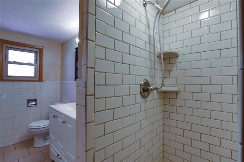 2311 QUEEN RIDGE Drive — photo 34