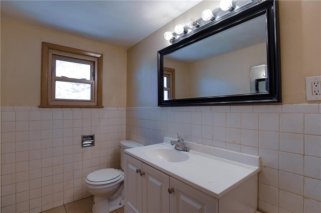 2311 QUEEN RIDGE Drive — photo 35
