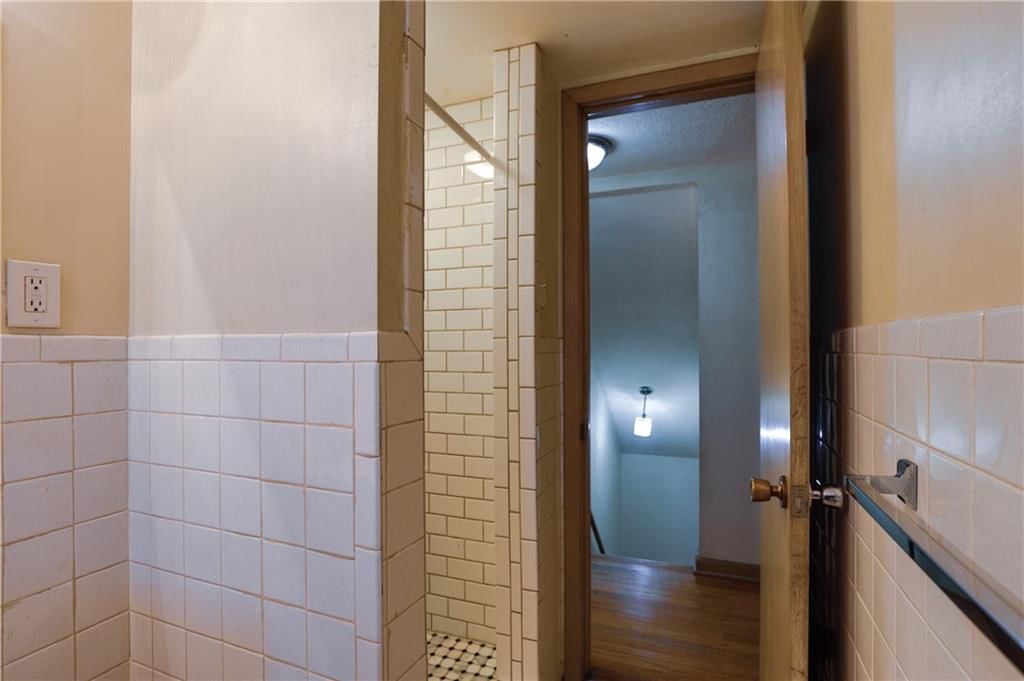 2311 QUEEN RIDGE Drive — photo 36