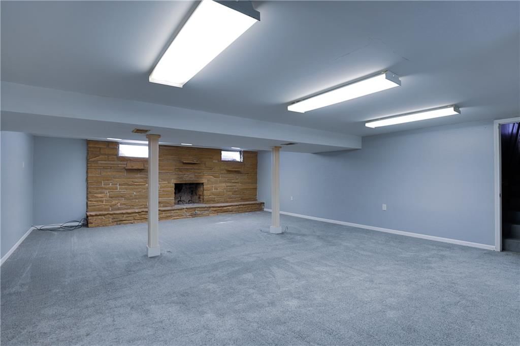 2311 QUEEN RIDGE Drive — photo 42