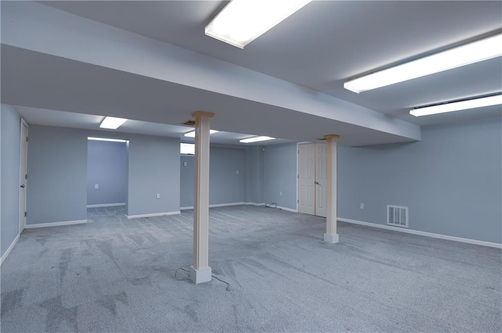 2311 QUEEN RIDGE Drive — photo 45