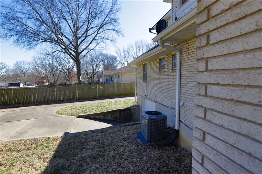 2311 QUEEN RIDGE Drive — photo 62