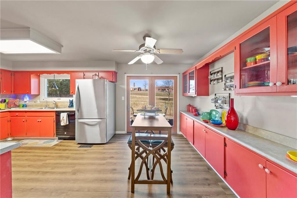 408 E 108th Terrace — photo 11