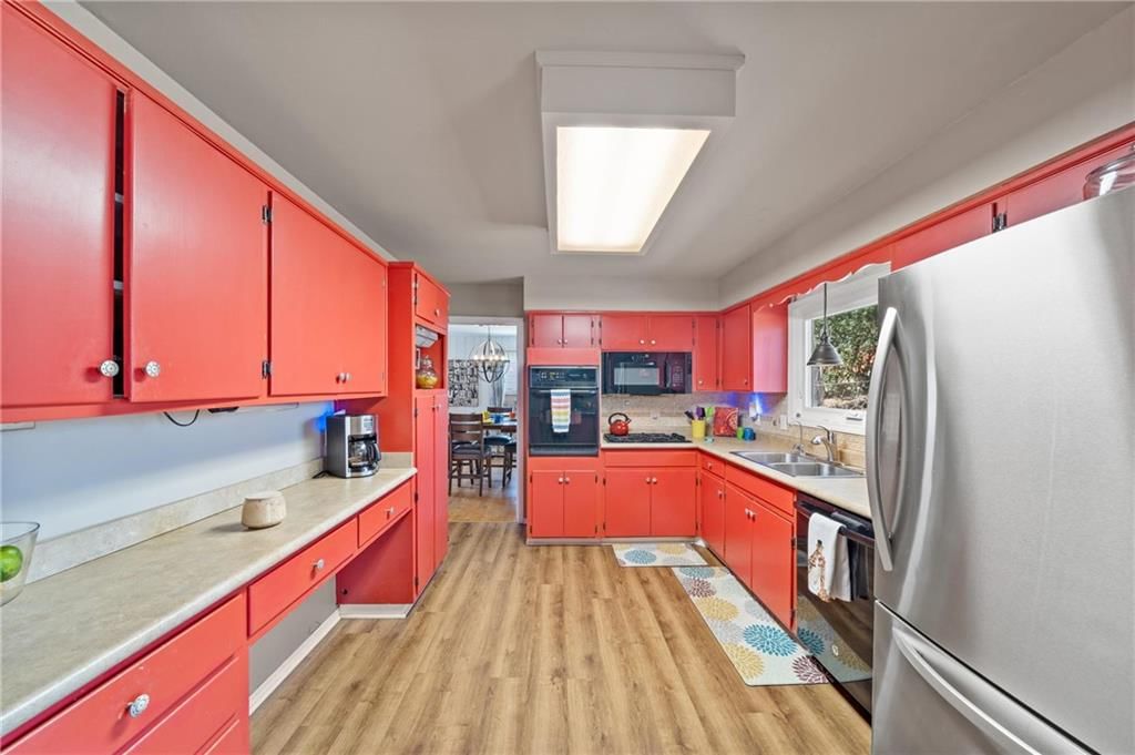 408 E 108th Terrace — photo 12