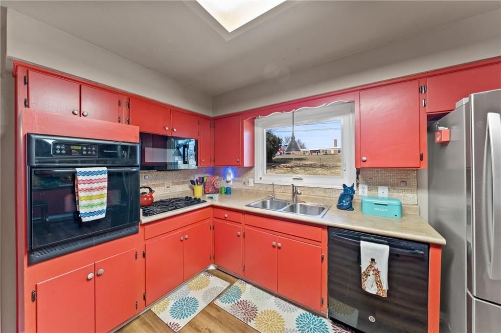 408 E 108th Terrace — photo 13