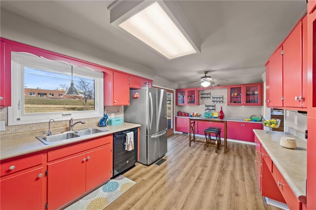 408 E 108th Terrace — photo 14