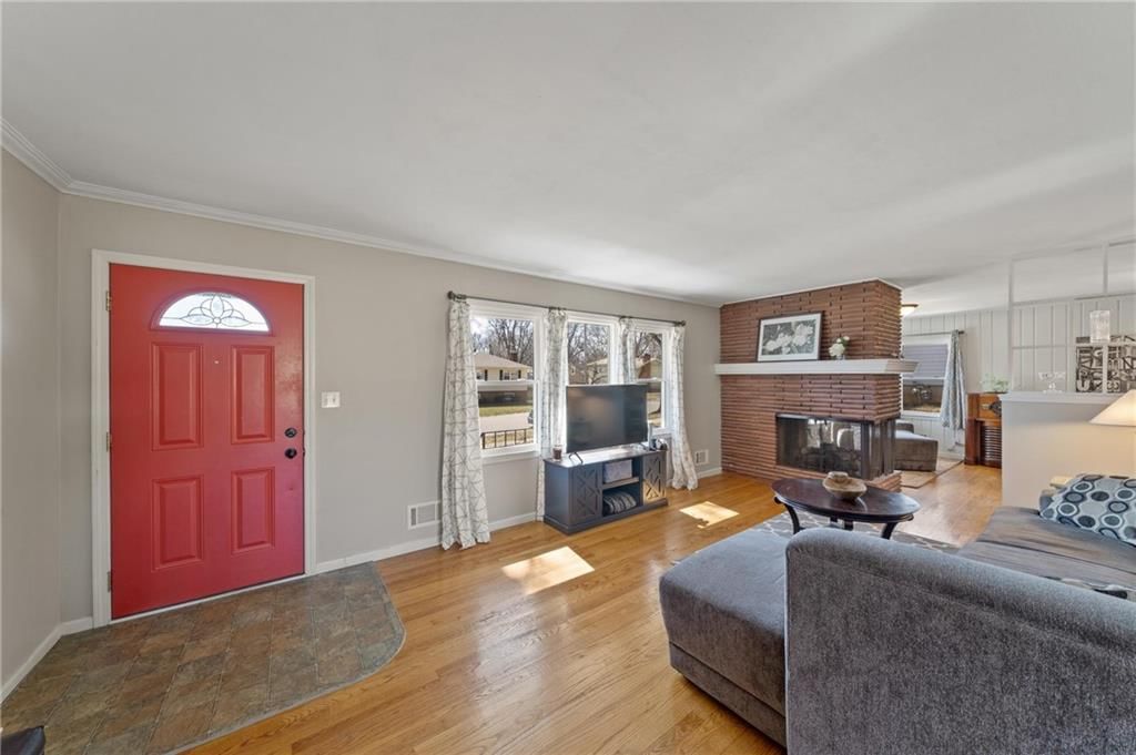 408 E 108th Terrace — photo 3
