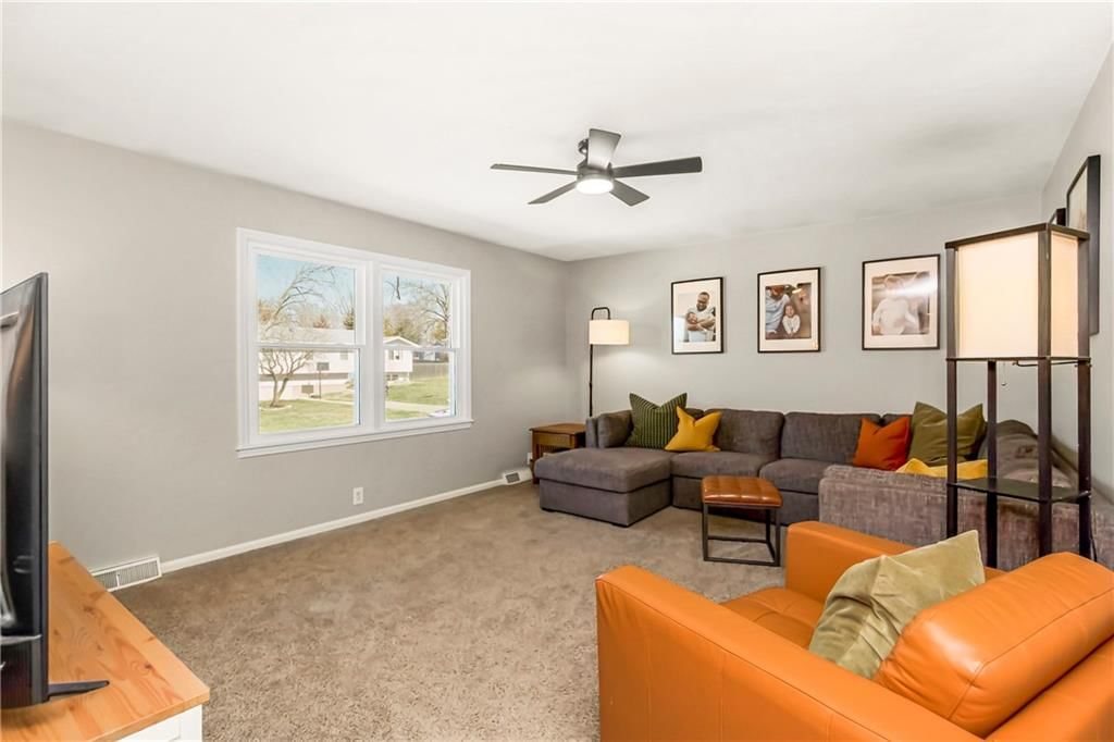 34135 W 84th Terrace — photo 4