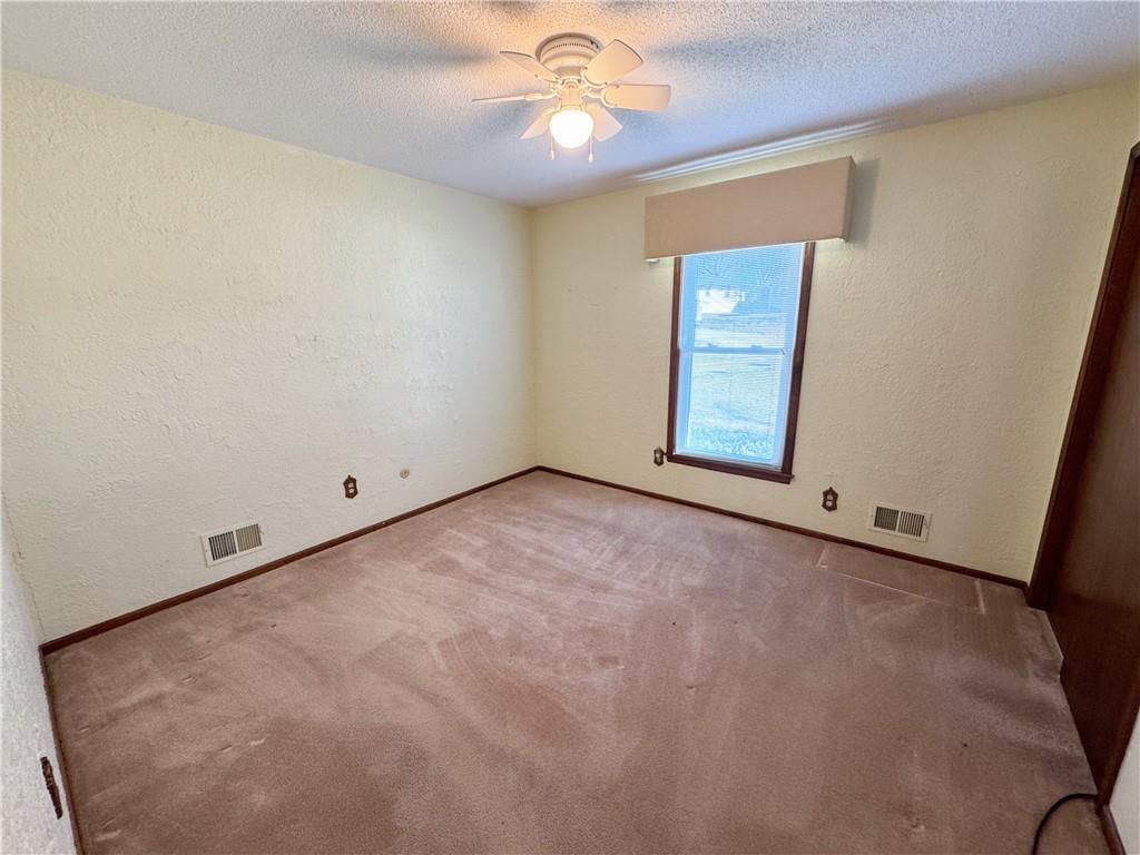 900 NW Roanoke Drive — photo 23