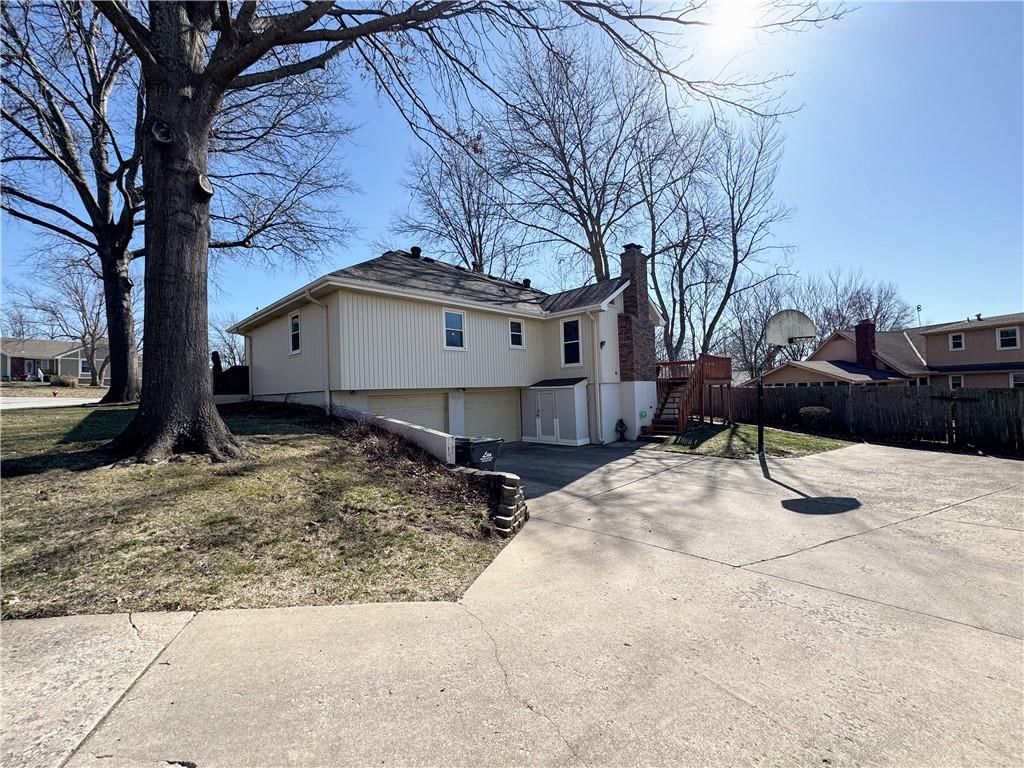 900 NW Roanoke Drive — photo 46