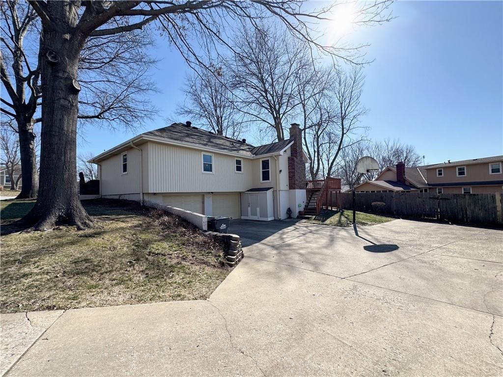 900 NW Roanoke Drive — photo 47