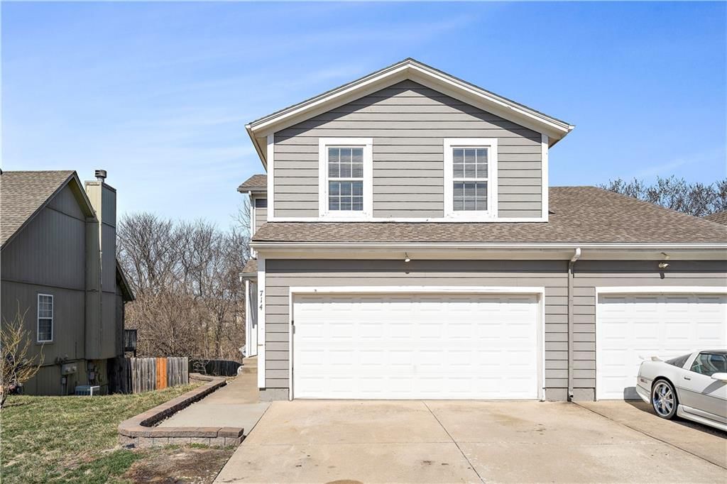 714 NE Swann Circle — photo 2