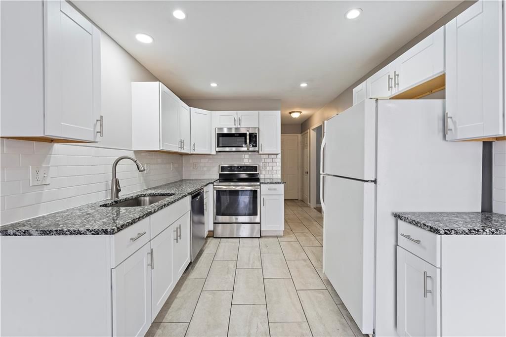 714 NE Swann Circle — photo 12