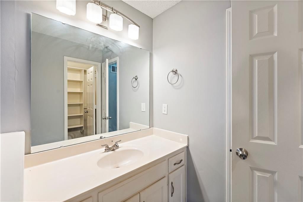 714 NE Swann Circle — photo 19