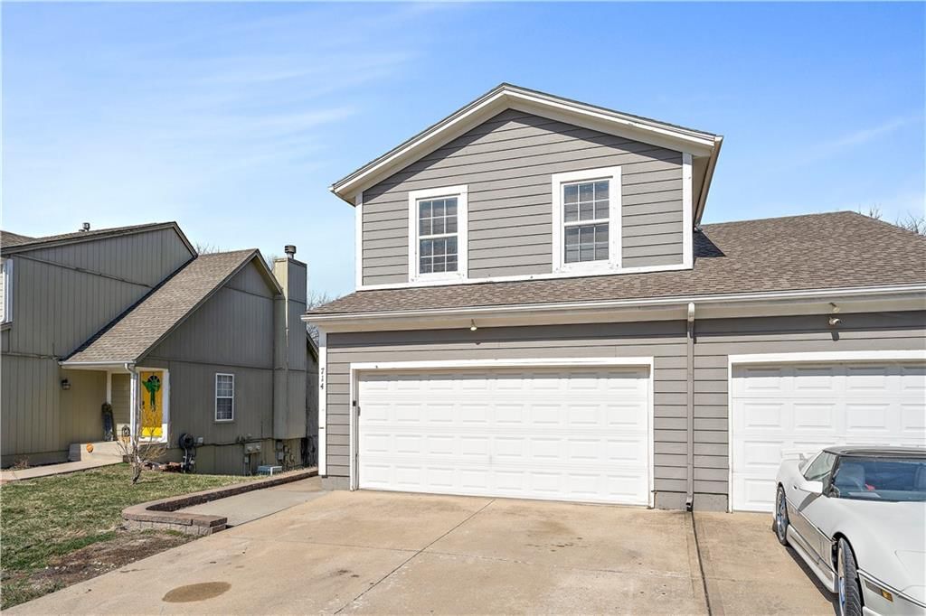 714 NE Swann Circle — photo 3