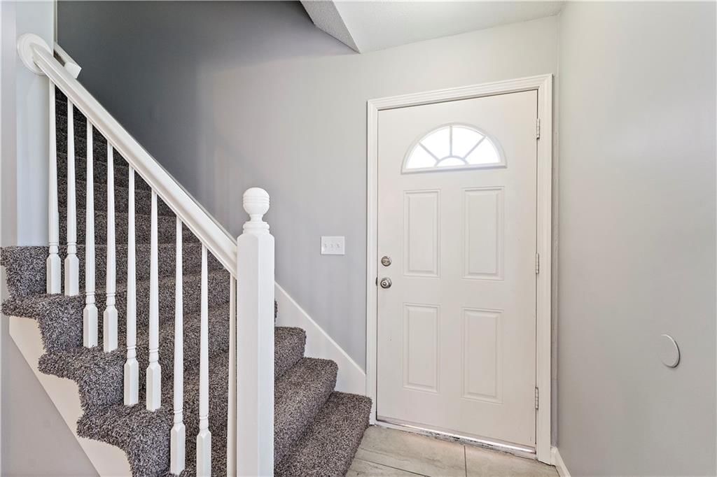 714 NE Swann Circle — photo 5