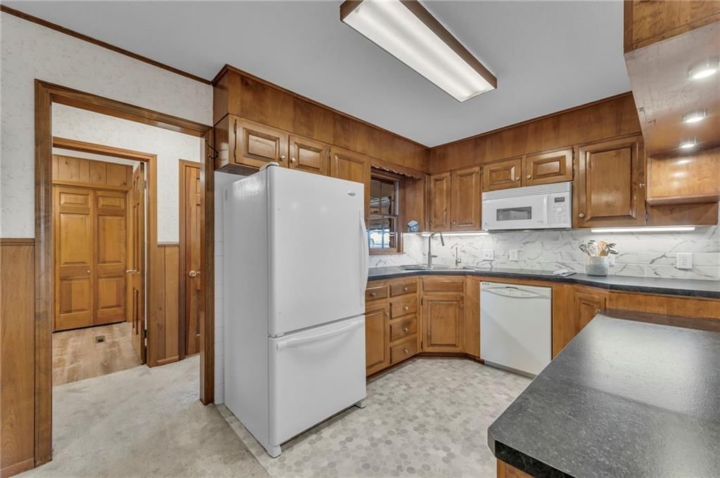 2104 Lynn Road — photo 9