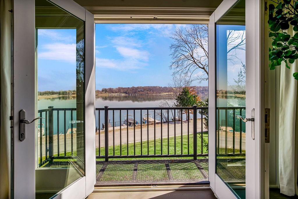 114 Lakeshore Drive — photo 38