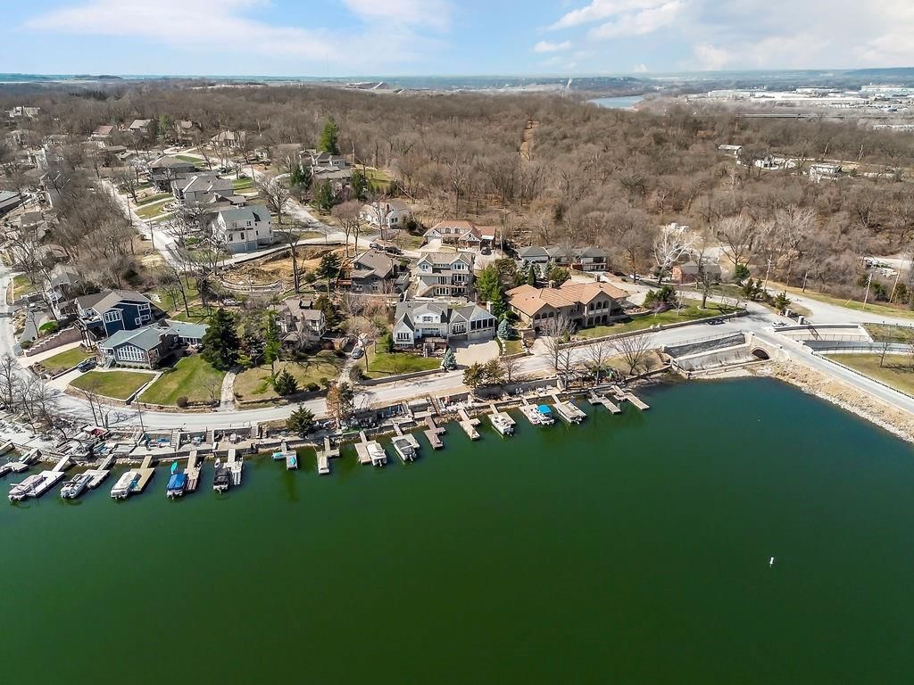 114 Lakeshore Drive — photo 51
