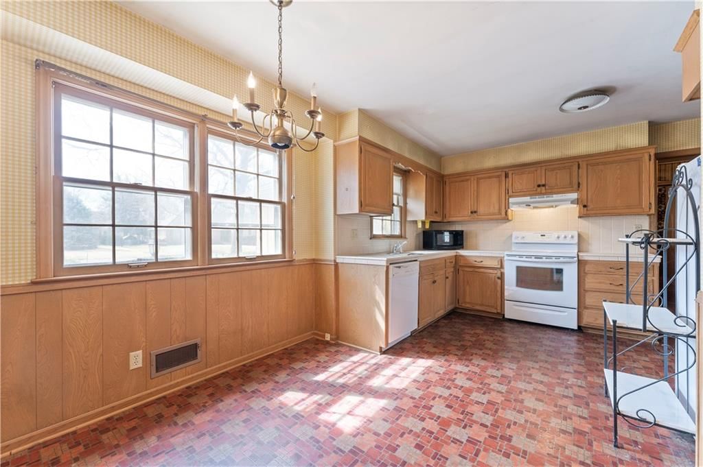 416 W 111th Terrace — photo 16