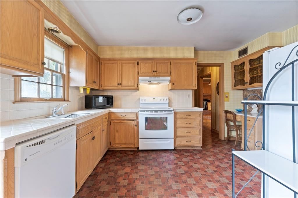 416 W 111th Terrace — photo 18