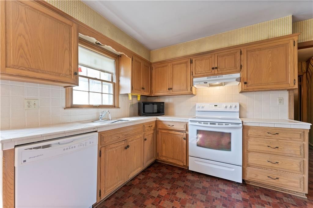 416 W 111th Terrace — photo 19
