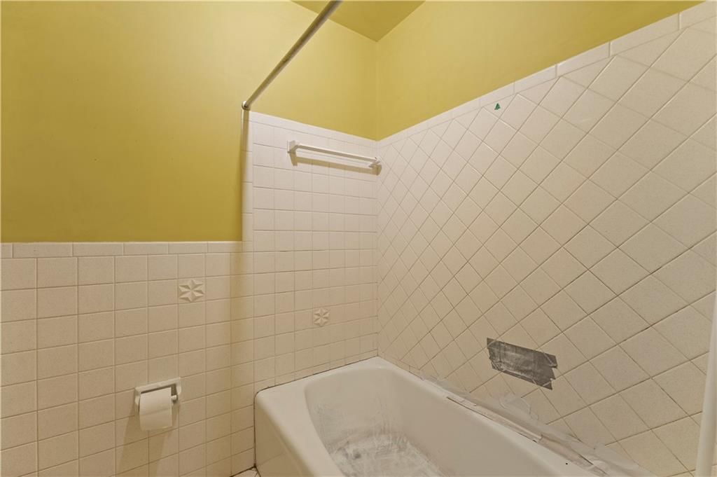 416 W 111th Terrace — photo 22