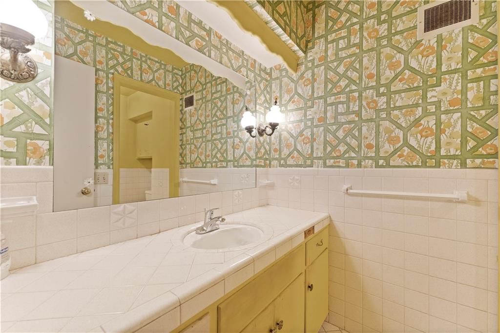 416 W 111th Terrace — photo 27