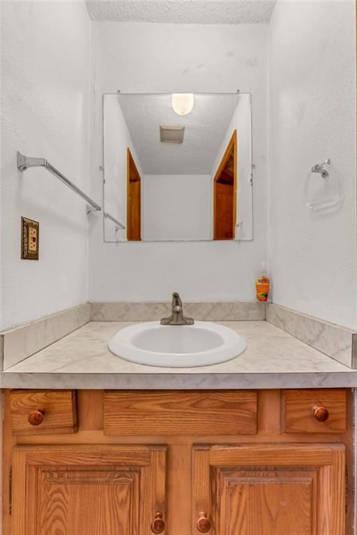1613 E 400 Road — photo 30