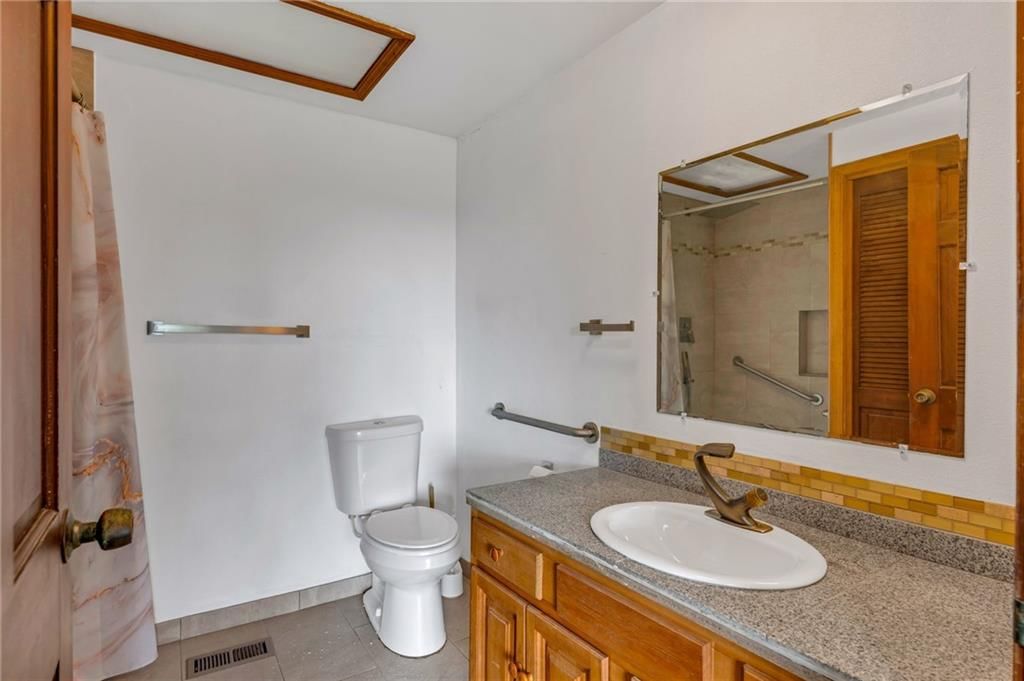 1613 E 400 Road — photo 36