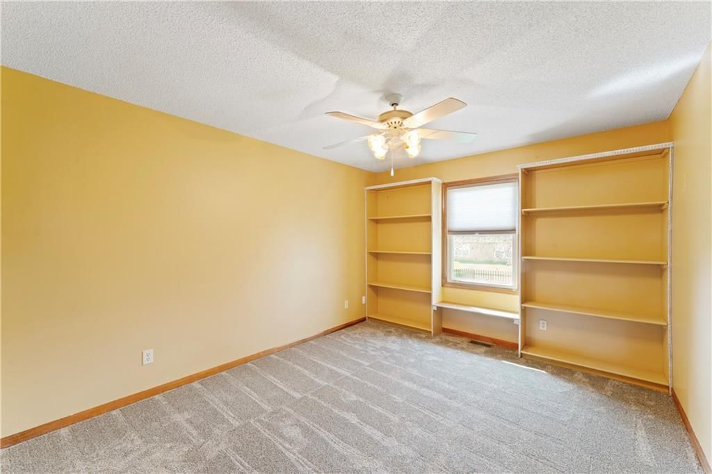 405 Sandra Lane — photo 16