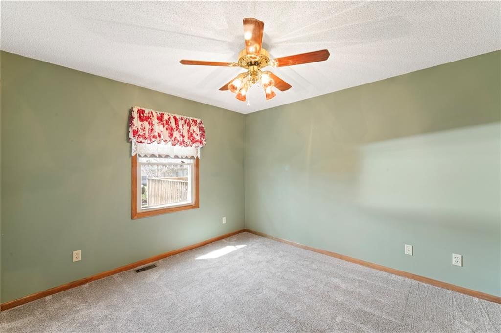 405 Sandra Lane — photo 19