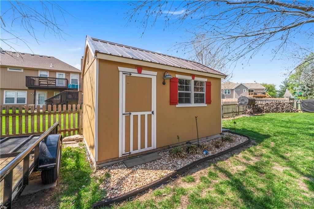 405 Sandra Lane — photo 31