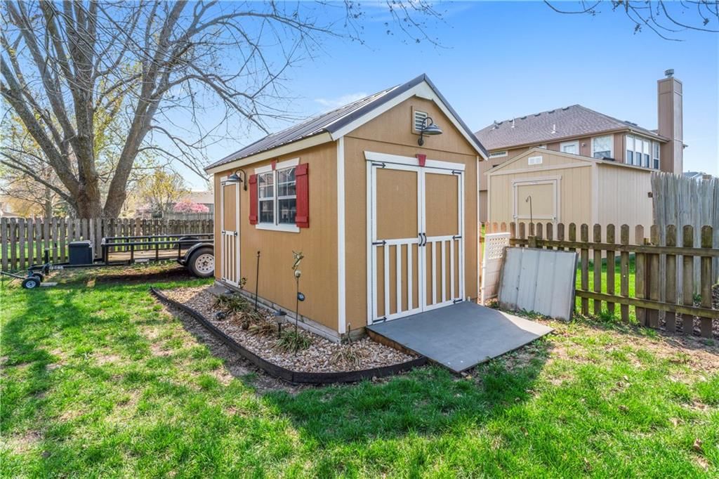 405 Sandra Lane — photo 32