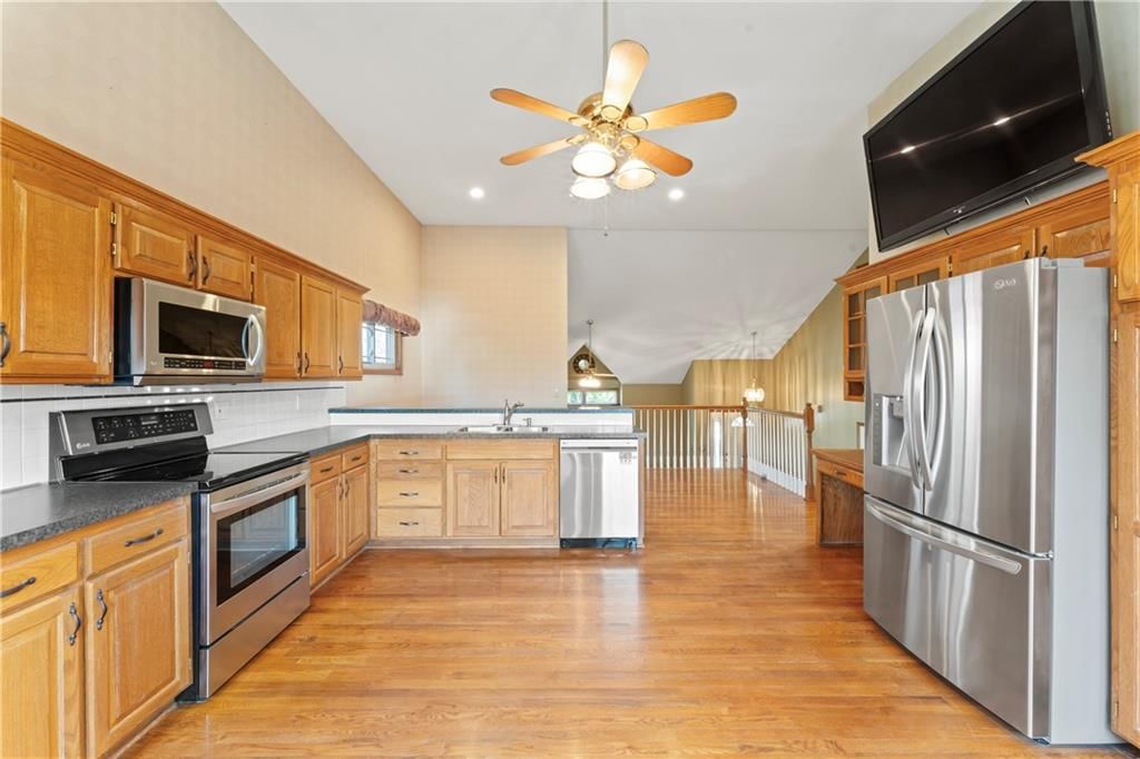 405 Sandra Lane — photo 9