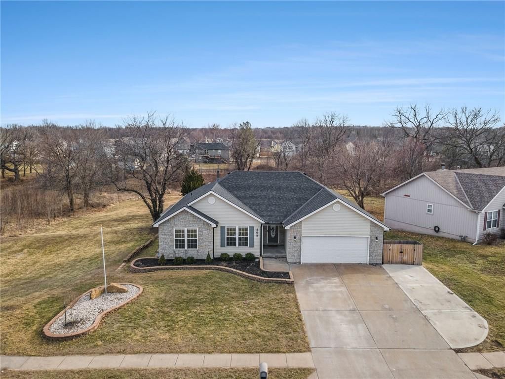 409 Meadowbrook Drive — photo 2