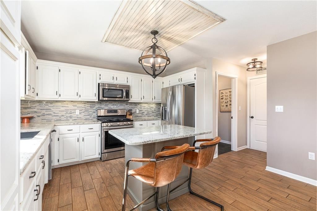 409 Meadowbrook Drive — photo 12