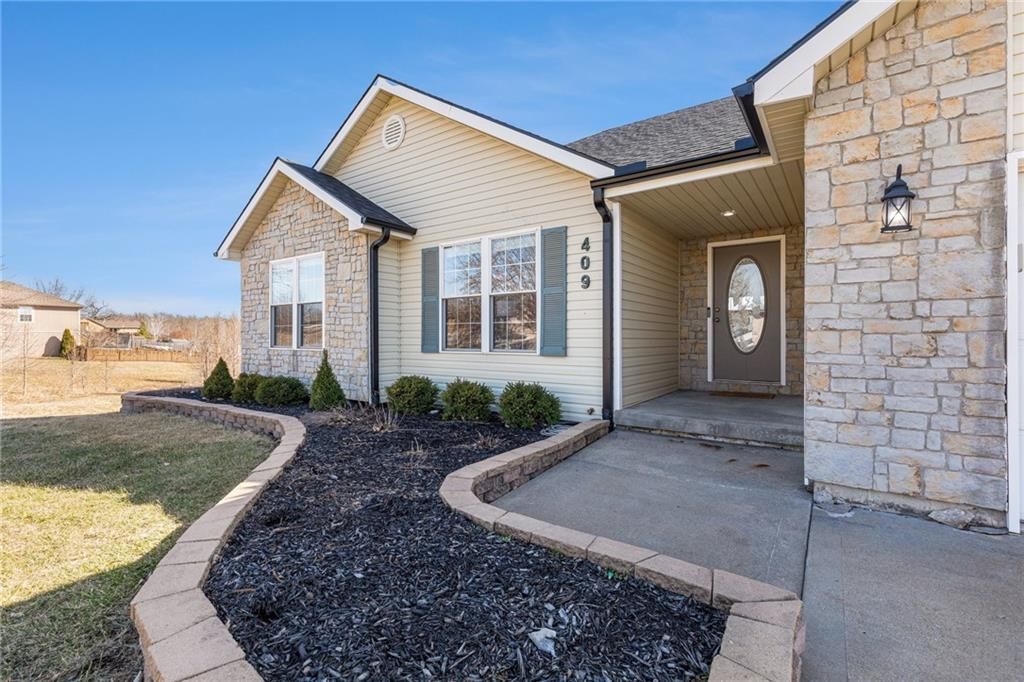 409 Meadowbrook Drive — photo 5