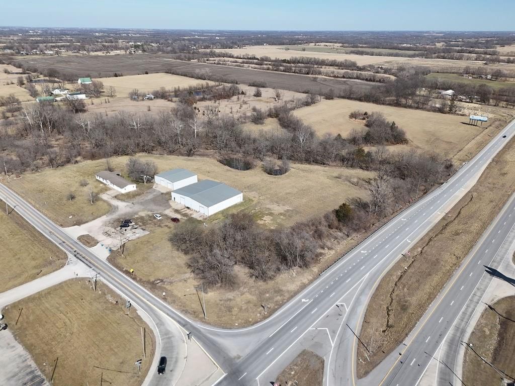 561 & 553 NW State Route 131 Highway — photo 31