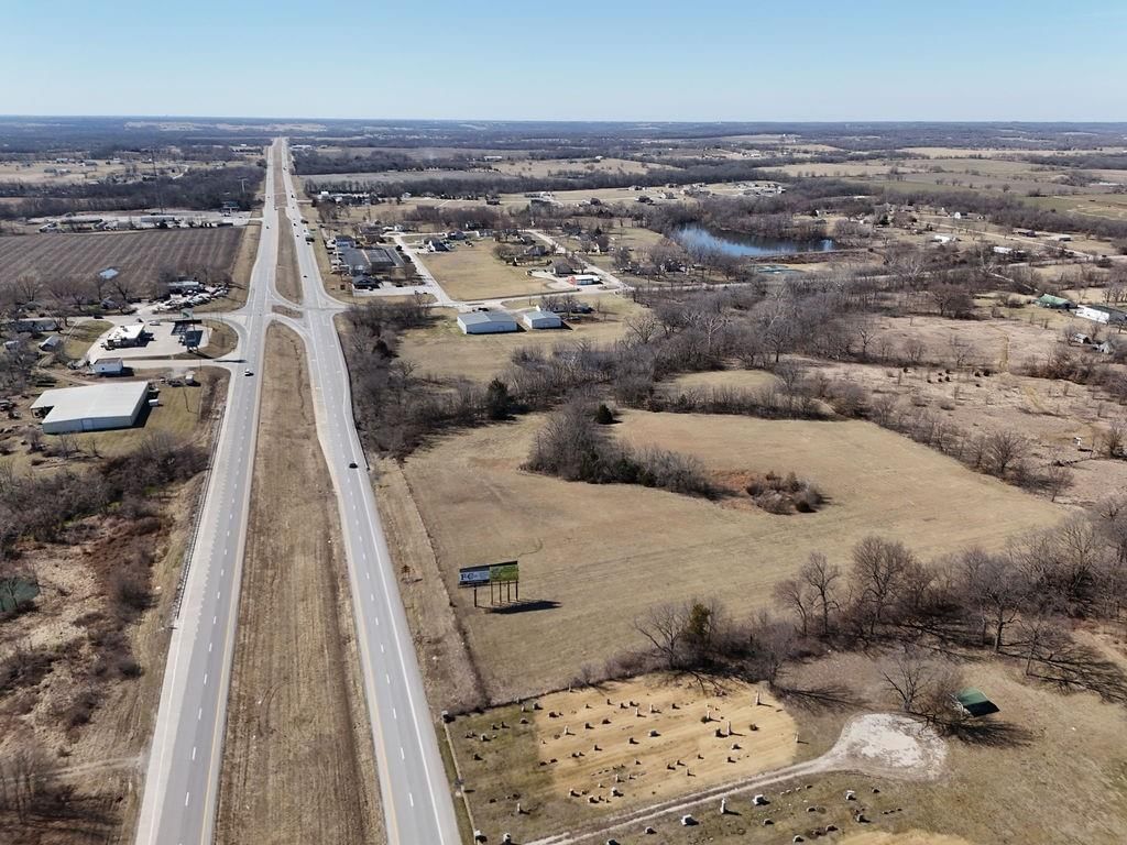 561 & 553 NW State Route 131 Highway — photo 32