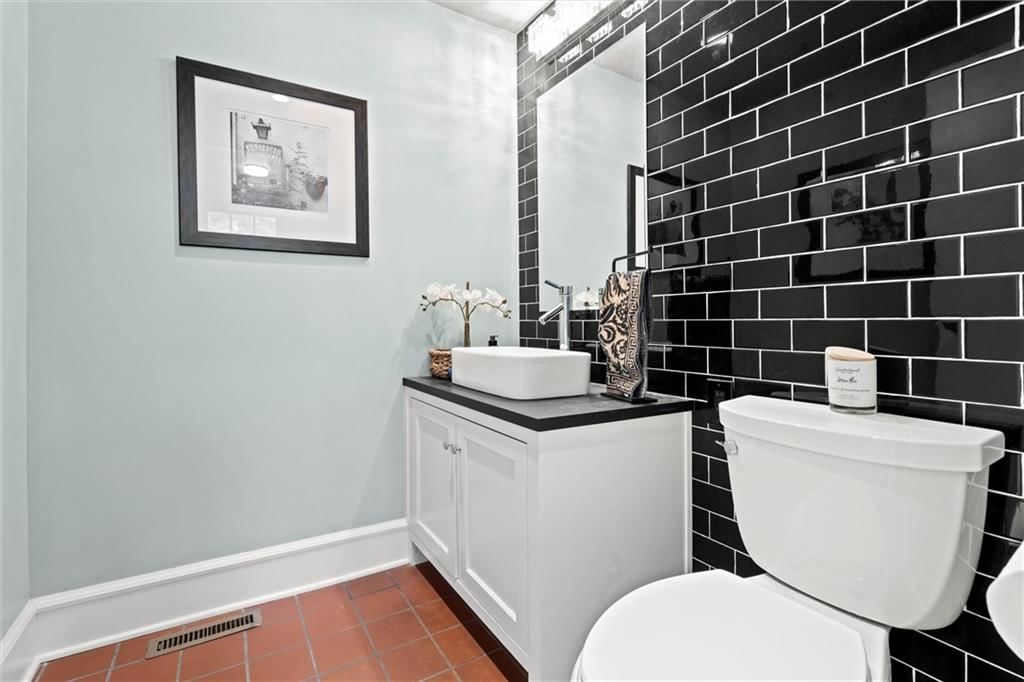 414 W Meyer Boulevard — photo 29