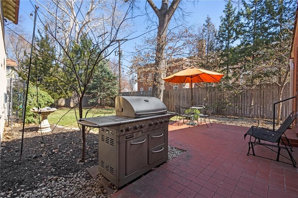 414 W Meyer Boulevard — photo 49