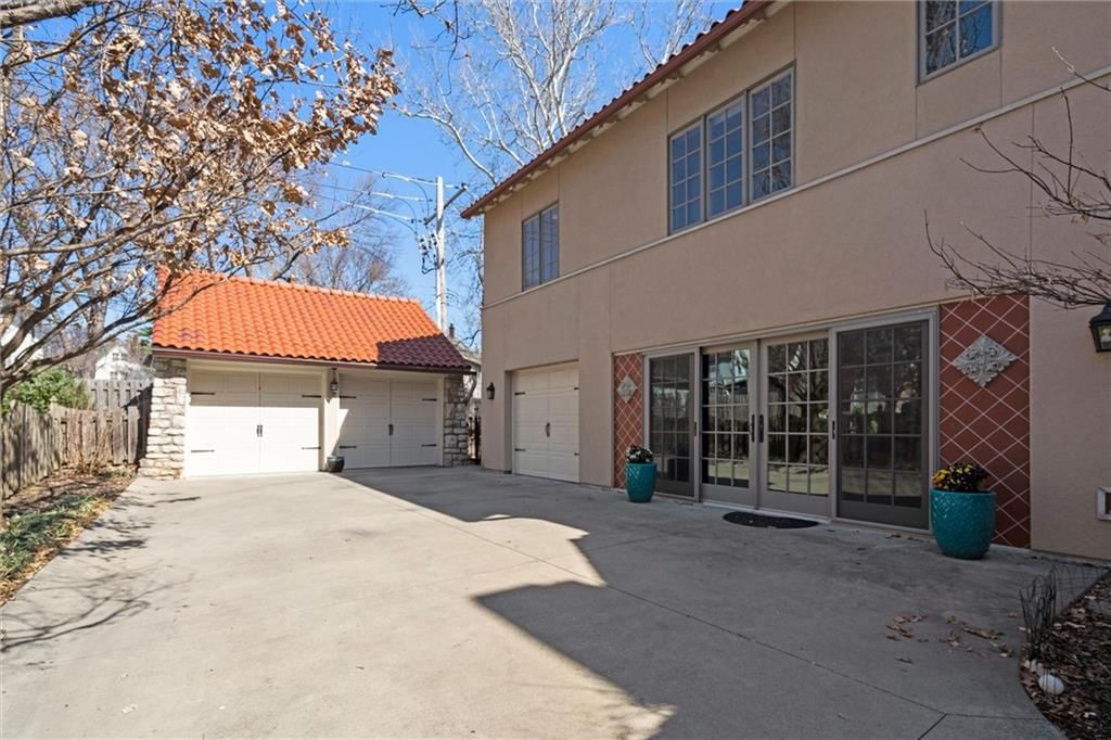 414 W Meyer Boulevard — photo 50