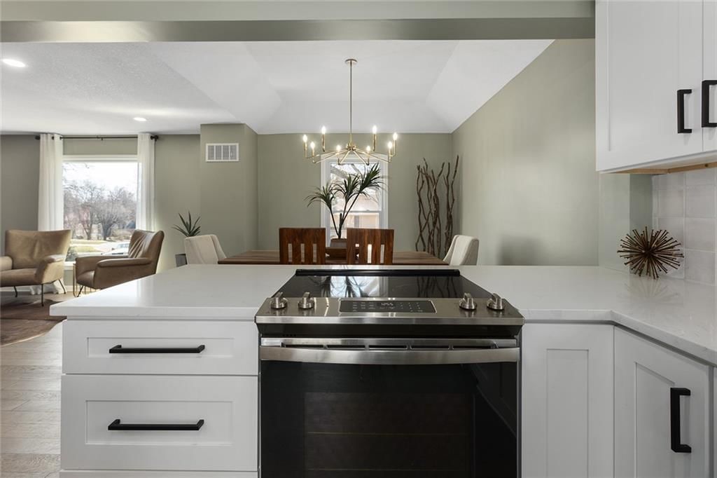 10303 BENSON Street — photo 10