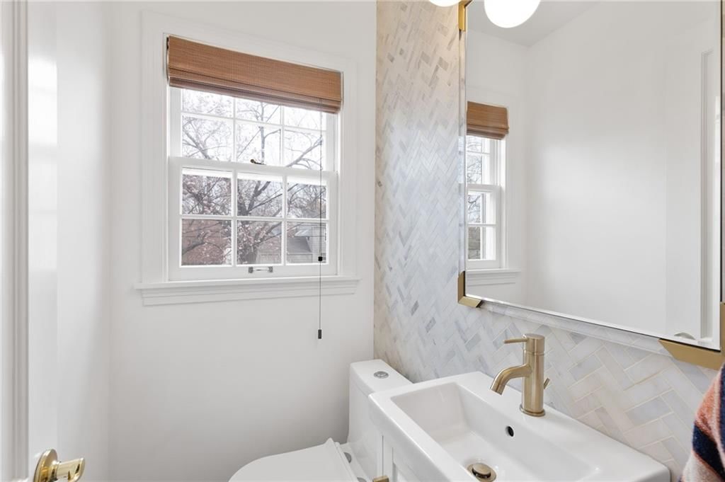 428 E 65th Terrace — photo 14
